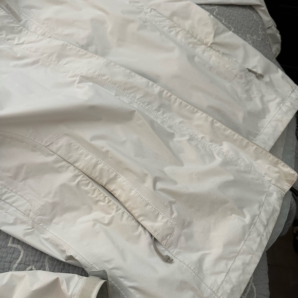 Women’s North Face Rain jacket - Picture 7 of 7